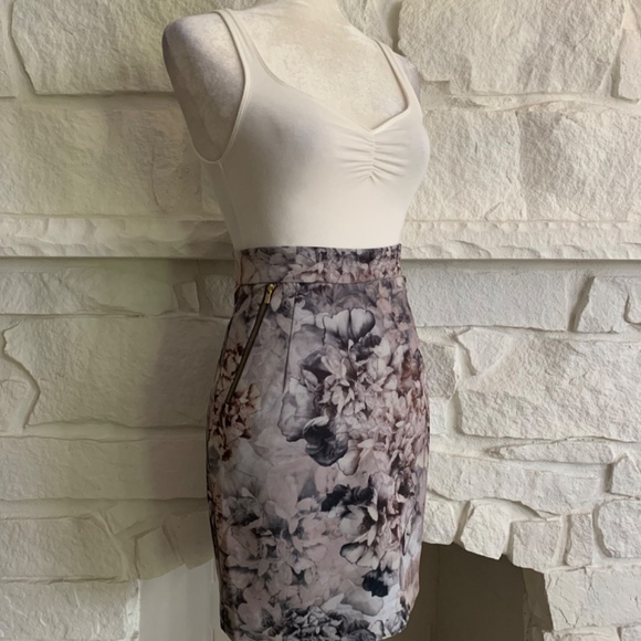 Floral Pencil Skirt - Picture 2 of 6